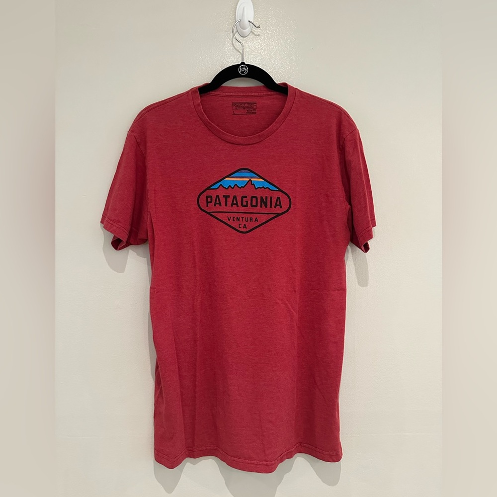 Patagonia Men’s Slim Fit T-shirt in Red size Large